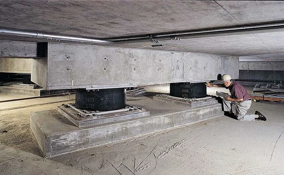 Base Isolation Seismic Design in Dallas: Protecting Structures on Expansive Clay